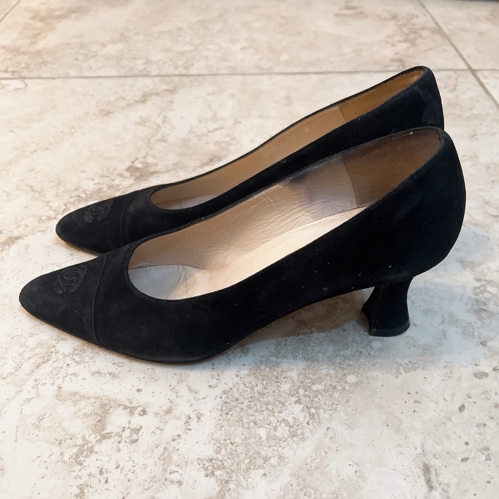 Vintage Chanel Heels - Picture 2 of 6